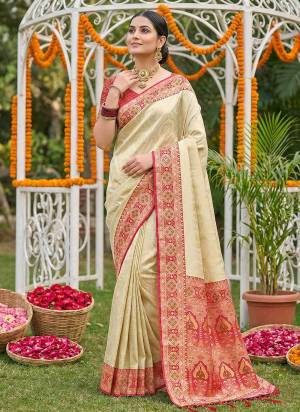 Attractive These Fastive And Party Wear Saree in Fine Colored.These Saree And Blouse is Fabricated On Soft Silk.Its Beautified With Woven Resham Jacquard Designer.