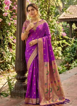 Garb These Fastive And Party Wear Saree in Fine Colored.These Saree And Blouse is Fabricated On Soft Silk.Its Beautified With Woven Designer.
