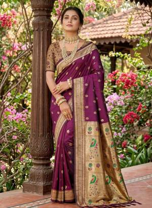 Garb These Fastive And Party Wear Saree in Fine Colored.These Saree And Blouse is Fabricated On Soft Silk.Its Beautified With Woven Designer.