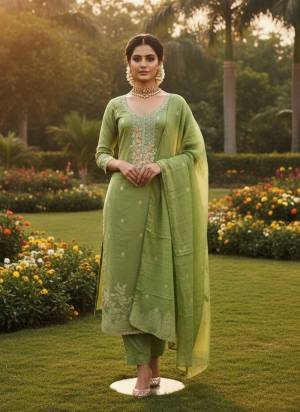 Looking These Disigner Suit in Fine Colored Pair With Bottom And Dupatta.These Top Are Dani Cotton And Dupatta Are Fabricated On Cotton Jacquaed Pair With Santoon Bottom.Its Beautified With Woven Designer With Embroidery Work.