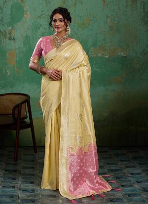 Attractive These Fastive And Party Wear Saree in Fine Colored.These Saree And Blouse is Fabricated On Linen Cotton.Its Beautified With Woven Jari Designer.