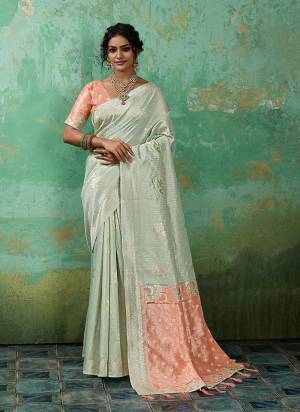 Attractive These Fastive And Party Wear Saree in Fine Colored.These Saree And Blouse is Fabricated On Linen Cotton.Its Beautified With Woven Jari Designer.