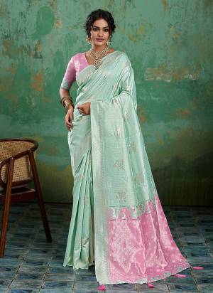 Attractive These Fastive And Party Wear Saree in Fine Colored.These Saree And Blouse is Fabricated On Linen Cotton.Its Beautified With Woven Jari Designer.