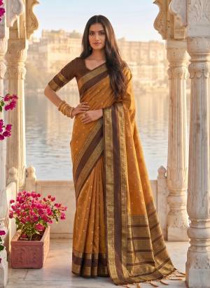 Garb These Fastive And Party Wear Saree in Fine Colored.These Saree And Blouse is Fabricated On Silk Blend.Its Beautified With Woven Jari Designer.
