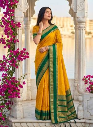 Garb These Fastive And Party Wear Saree in Fine Colored.These Saree And Blouse is Fabricated On Silk Blend.Its Beautified With Woven Jari Designer.