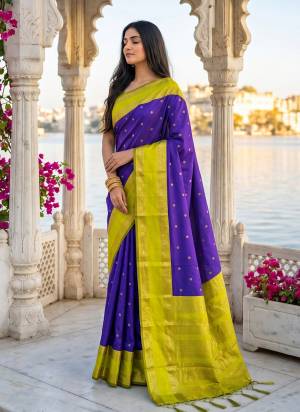 Garb These Fastive And Party Wear Saree in Fine Colored.These Saree And Blouse is Fabricated On Silk Blend.Its Beautified With Woven Jari Designer.
