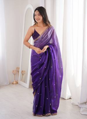 Looking These Party Wear Saree in Fine Pedding Colored.These Saree Are Fendy Satin And Blouse is Fendy Satin Fabricated.Its Beautified With Pedding Color With Sequance Embroidery Work.