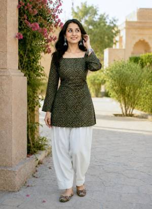 Attactive These Beautiful Looking Readymade Top With Bottom.These Top Are Cotton And Bottom Are Linen Cotton Fabricated.Its Beautified With Designer Bandhej Printed.