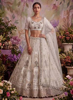 For A Fancy Designer Look,Grab These Lehenga Choli With Dupatta in Fine Colored.These Lehenga And Choli Are Net And Dupatta Are Fabricated On Soft Net Pair.Its Beautified With Fancy Jari,Sequance,Dori,Multy Thread Embroidery Work. 