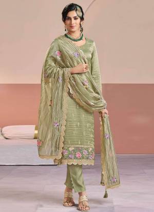 Attractive These Party Wear Designer Salwar Suit in Fine Colored Pair With Bottom And Dupatta.These Top Are Gold Silk And Dupatta Are Fabricated On Gold Silk Pair With Santoon Bottom.Its Beautified With Designer Jari,Multy Thread Embroidery Work.