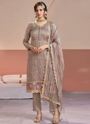 Attractive These Party Wear Designer Salwar Suit in Fine Colored Pair With Bottom And Dupatta.These Top Are Gold Silk And Dupatta Are Fabricated On Gold Silk Pair With Santoon Bottom.Its Beautified With Designer Jari,Multy Thread Embroidery Work.