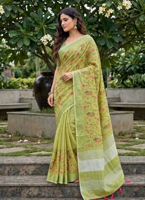 Garb These Fastive And Party Wear Saree in Fine Colored.These Saree And Blouse is Fabricated On Linen.Its Beautified With Woven Pallu Border Designer With Thread Embroidery Work.