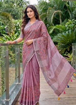 Garb These Fastive And Party Wear Saree in Fine Colored.These Saree And Blouse is Fabricated On Linen.Its Beautified With Woven Pallu Border Designer With Thread Embroidery Work.