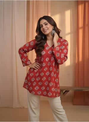 Looking These Beautiful Looking Readymade Short Kurta.These Kurta is Fabricated On Cotton.Its Beautified With Designer Printed.