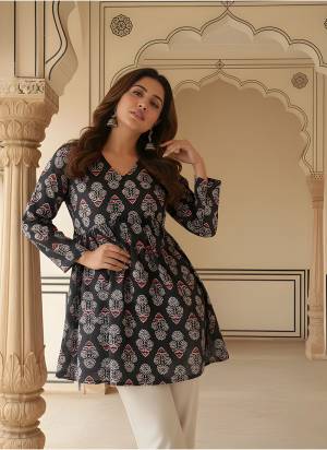 Looking These Beautiful Looking Readymade Short Kurta.These Kurta is Fabricated On Rayon.Its Beautified With Designer Printed.