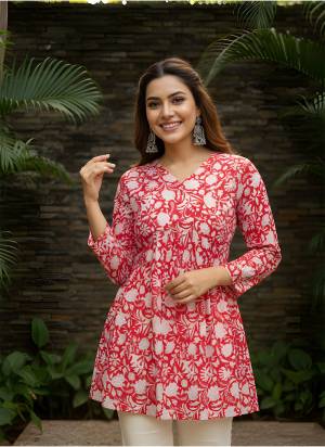 Looking These Beautiful Looking Readymade Short Kurta.These Kurta is Fabricated On Cotton.Its Beautified With Designer Printed.