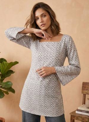Looking These Beautiful Looking Readymade Short Kurta.These Kurta is Fabricated On Cotton.Its Beautified With Designer Printed.