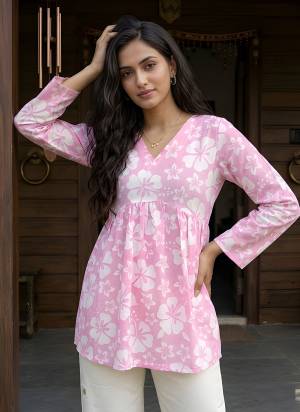 Looking These Beautiful Looking Readymade Short Kurta.These Kurta is Fabricated On Cotton.Its Beautified With Designer Printed.