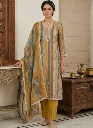 Garb These Suit in Fine Colored Pair With Bottom And Dupatta.These Top Are Cotton Linen Simmer And Dupatta Are Fabricated On Cotton Linen Simmer Pair With Rayon Bottom.Its Beautified With Designer Printed, Hand Work.