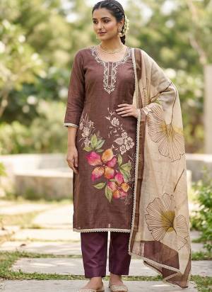 Garb These Suit in Fine Colored Pair With Bottom And Dupatta.These Top Are Cotton Linen Simmer And Dupatta Are Fabricated On Cotton Linen Simmer Pair With Rayon Bottom.Its Beautified With Designer Printed, Hand Work.