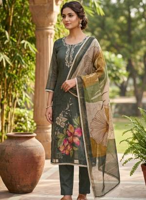 Garb These Suit in Fine Colored Pair With Bottom And Dupatta.These Top Are Cotton Linen Simmer And Dupatta Are Fabricated On Cotton Linen Simmer Pair With Rayon Bottom.Its Beautified With Designer Printed, Hand Work.