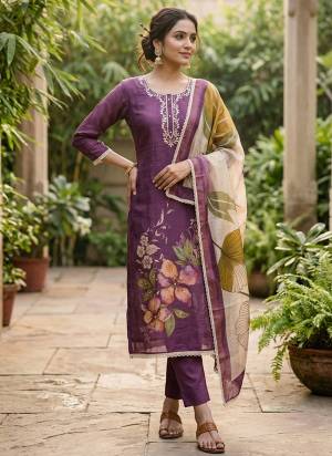 Garb These Suit in Fine Colored Pair With Bottom And Dupatta.These Top Are Cotton Linen Simmer And Dupatta Are Fabricated On Cotton Linen Simmer Pair With Rayon Bottom.Its Beautified With Designer Printed, Hand Work.