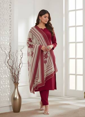Attrective These Beautiful Looking Readymade Suits.These Top And Bottom Are Roman Silk And Dupatta is Fabricated On Cotton.Its Beautified With Solid Designer,Printed.