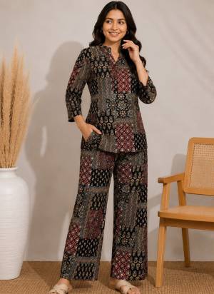 Attrective These Beautiful Looking Readymade Co Ord Top With Bottom Set.These Top And Bottom is Fabricated On Rayon Cotton.Its Beautified With Designer Printed Foil.