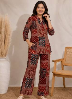 Attrective These Beautiful Looking Readymade Co Ord Top With Bottom Set.These Top And Bottom is Fabricated On Rayon Cotton.Its Beautified With Designer Printed Foil.