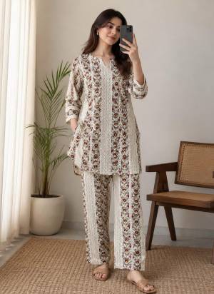 Attrective These Beautiful Looking Readymade Co Ord Top With Bottom Set.These Top And Bottom is Fabricated On Rayon Cotton.Its Beautified With Designer Printed Foil.