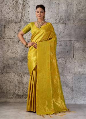 Attractive These Fastive And Party Wear Saree in Fine Colored.These Saree And Blouse is Fabricated On Kanjivaram Blend.Its Beautified With Woven Jari Jacquard Designer.