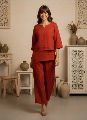 Attrective These Beautiful Looking Readymade Top With Bottom Set.These Top And Bottom is Fabricated On Cotton Slub.Its Beautified With Solid Designer.