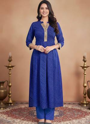 Attrective These Beautiful Looking Readymade Top With Bottom Set.These Top And Bottom is Fabricated On Georgette.Its Beautified With Designer Printed.