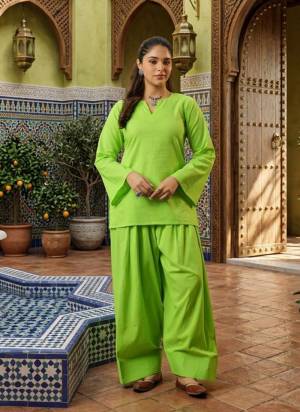 Garb These Beautiful Looking Readymade Top With Bottom.These Top And Bottom Are Cotton Fabricated.Its Beautified With Solid Designer.