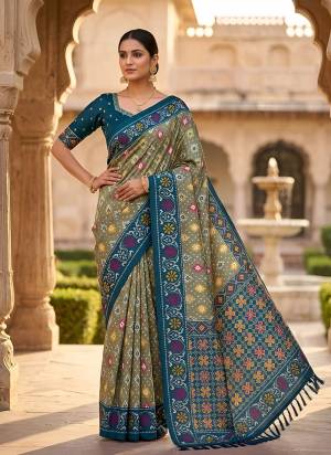 Attractive These Party Wear Saree in Fine Colored.These Saree Are Patola Silk And Blouse is Fabricated On Patola Silk.Its Beautified With Weaving Jacquard Meenakari Designer.