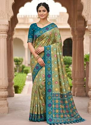 Attractive These Party Wear Saree in Fine Colored.These Saree Are Patola Silk And Blouse is Fabricated On Patola Silk.Its Beautified With Weaving Jacquard Meenakari Designer.
