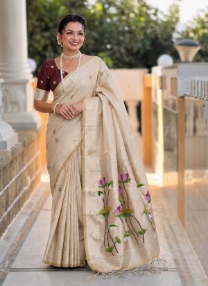 Garb These Party Wear Saree in Fine Colored.These Saree Are Cotton Silk And Blouse is Fabricated On Cotton Silk.Its Beautified With Weaving Meenakari Pallu Designer.