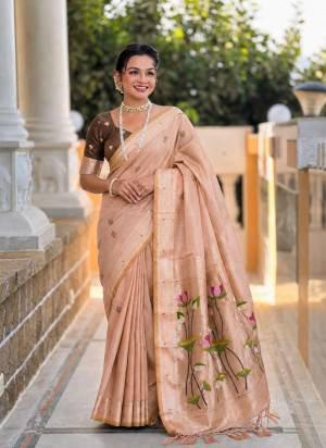 Garb These Party Wear Saree in Fine Colored.These Saree Are Cotton Silk And Blouse is Fabricated On Cotton Silk.Its Beautified With Weaving Meenakari Pallu Designer.