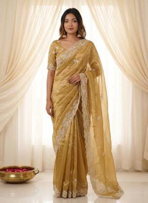 Garb These Party Wear Saree in Fine Colored.These Saree Are Fendy Satin And Blouse is Fabricated On Fendy Satin.Its Beautified With Designer C Pallu Dori Embroidery Work.