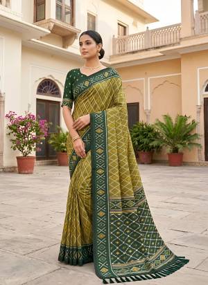 Attractive These Party Wear Saree in Fine Colored.These Saree Are Patola Silk And Blouse is Fabricated On Patola Silk.Its Beautified With Weaving Jacquard Meenakari Designer.