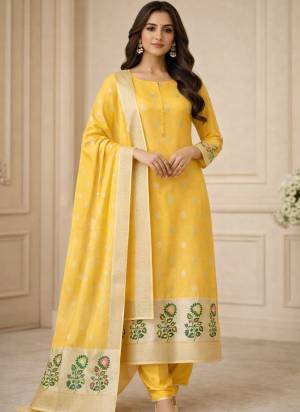 Garb These Suit in Fine Colored Pair With Bottom And Dupatta.These Top Are Lichi Silk And Dupatta Are Fabricated On Lichi Silk Pair With Santoon Bottom And Inner.Its Beautified With Woven Jacquard Designer.