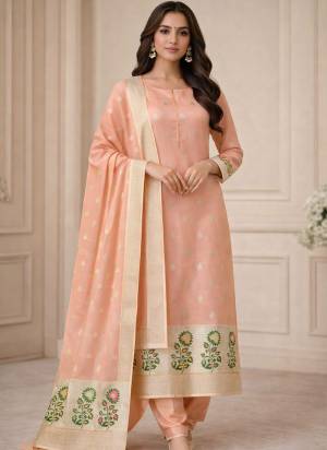 Garb These Suit in Fine Colored Pair With Bottom And Dupatta.These Top Are Lichi Silk And Dupatta Are Fabricated On Lichi Silk Pair With Santoon Bottom And Inner.Its Beautified With Woven Jacquard Designer.