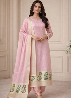 Garb These Suit in Fine Colored Pair With Bottom And Dupatta.These Top Are Lichi Silk And Dupatta Are Fabricated On Lichi Silk Pair With Santoon Bottom And Inner.Its Beautified With Woven Jacquard Designer.