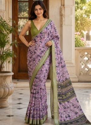 Attrective Looking These Party Wear Saree in Fine Colored.These Saree Are Linen Silk And Blouse is Fabricated On Linen Silk.Its Beautified With Woven Jari Border Designer With Floral Printed.