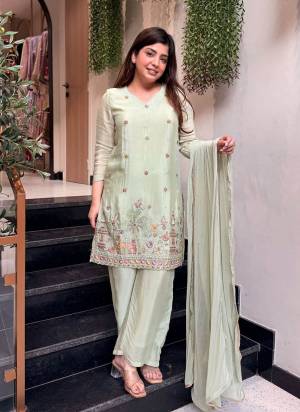 Looking These Suit in Fine Colored Pair With Bottom And Dupatta.These Top Are Crepe And Bottom Are Fabricated On Crepe Pair With Naznin Dupatta.Its Beautified With Designer Embroidery Work.