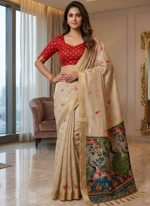  Looking These Party Wear Saree in Fine Colored.These Saree Are Cotton Silk And Blouse is Fabricated On Cotton Silk.Its Beautified With Woven  Kalamkari Designer.