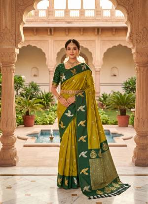 Garb These Party Wear Saree in Fine Colored.These Saree Are Soft Silk And Blouse is Fabricated On Soft Silk.Its Beautified With Weaving Jari Designer.