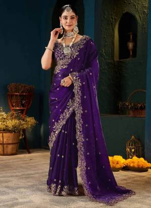 Garb These Party Wear Saree in Fine Colored.These Saree Are Fendy Satin And Blouse is Fabricated On Fendy Satin.Its Beautified With Designer C Pallu,Silver Jari,Thread Embroidery Work.