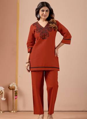 Looking These Co Ord Set in Fine Colored Pair With Bottom.These Top Are Cotton Flex And Bottom Are Fabricated On Cotton Flex Pair.Its Beautified With Designer Embroidery,Hand Work.