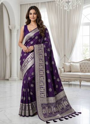  Looking These Party Wear Saree in Fine Colored.These Saree Are Lichi Silk And Blouse is Fabricated On Lichi Silk.Its Beautified With Woven Silver Jari Designer.